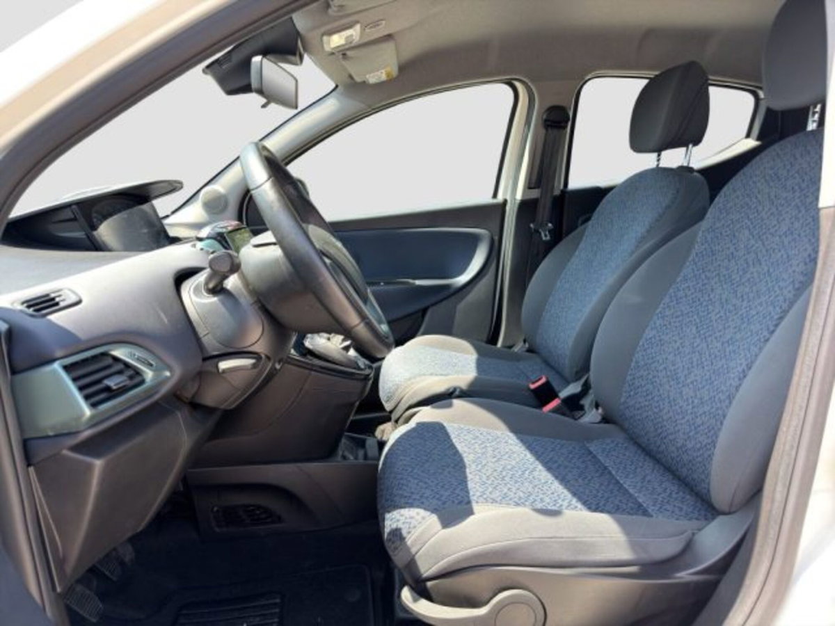 Lancia Ypsilon 1.0 FireFly 5 porte S&S Hybrid Gold Plus (10)