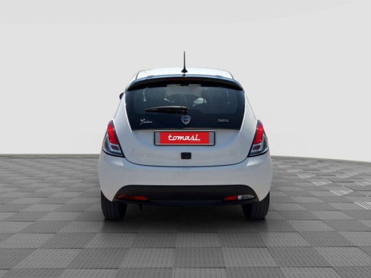 Lancia Ypsilon 1.0 FireFly 5 porte S&S Hybrid Gold Plus (4)