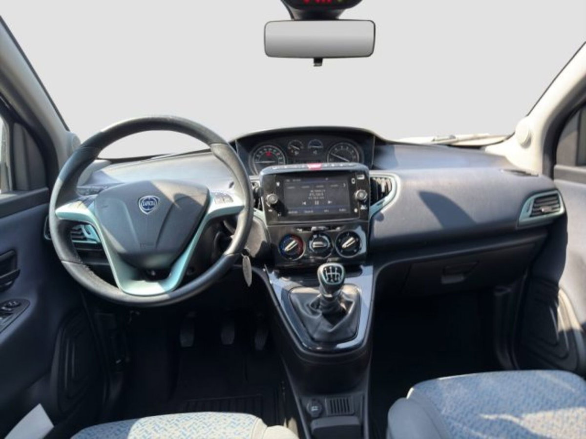 Lancia Ypsilon 1.0 FireFly 5 porte S&S Hybrid Gold Plus (12)