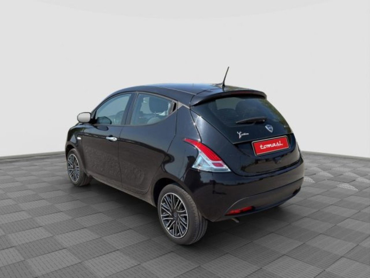 Lancia Ypsilon 1.0 FireFly 5 porte S&S Hybrid Gold Plus (3)