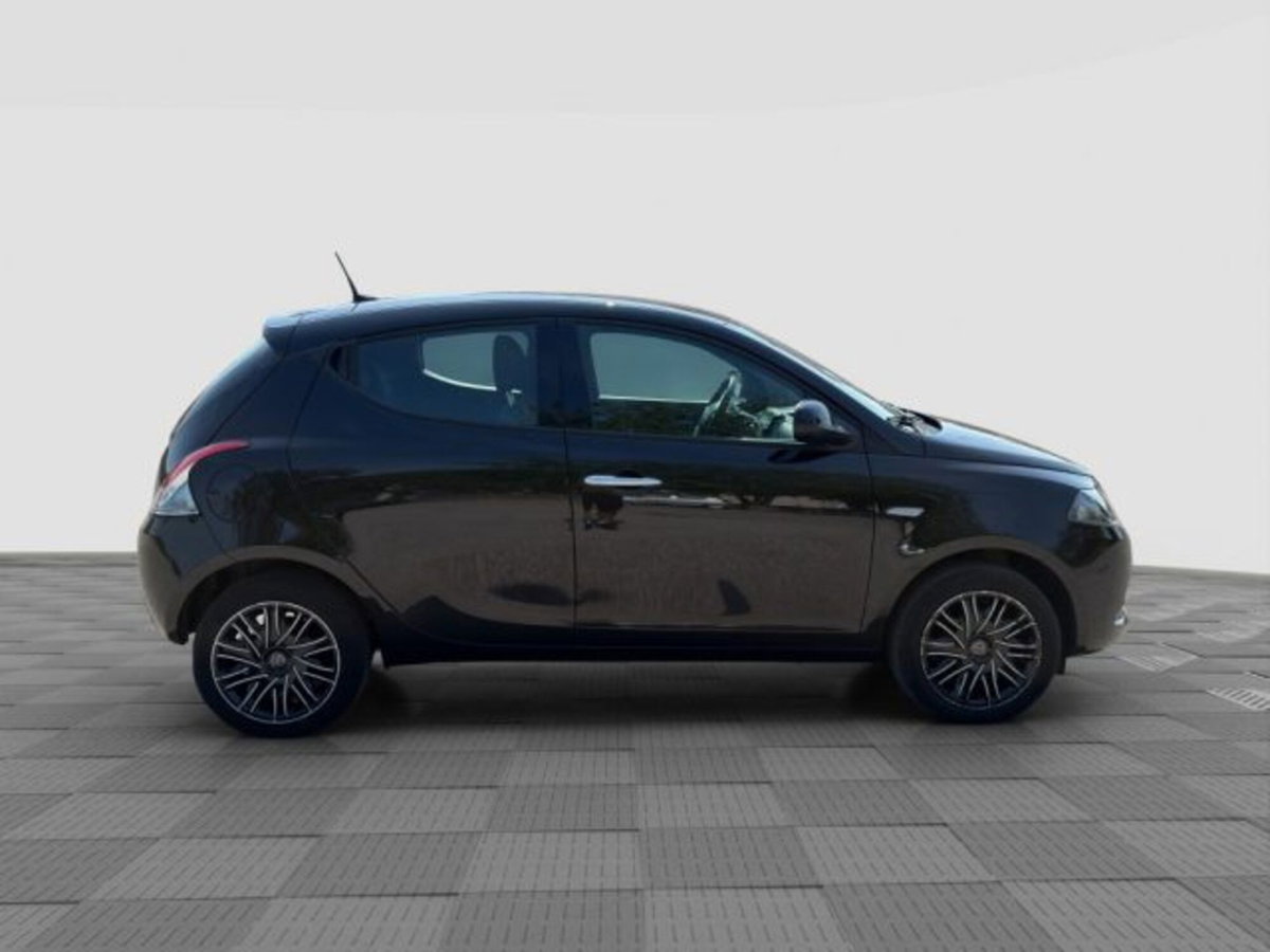 Lancia Ypsilon 1.0 FireFly 5 porte S&S Hybrid Gold Plus (6)