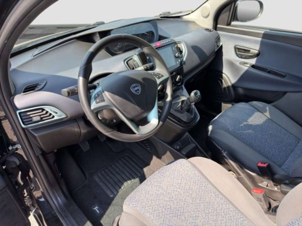 Lancia Ypsilon 1.0 FireFly 5 porte S&S Hybrid Gold Plus (9)