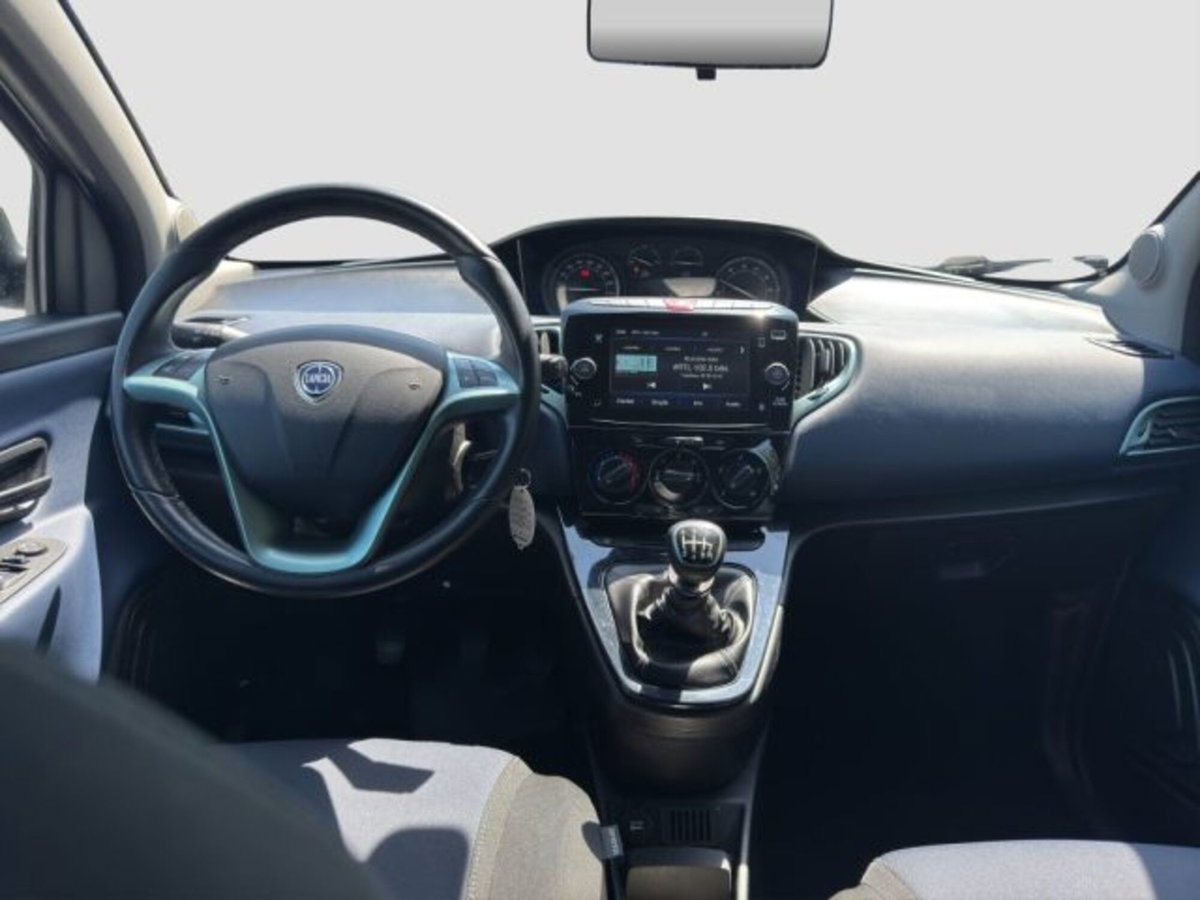Lancia Ypsilon 1.0 FireFly 5 porte S&S Hybrid Gold Plus (11)