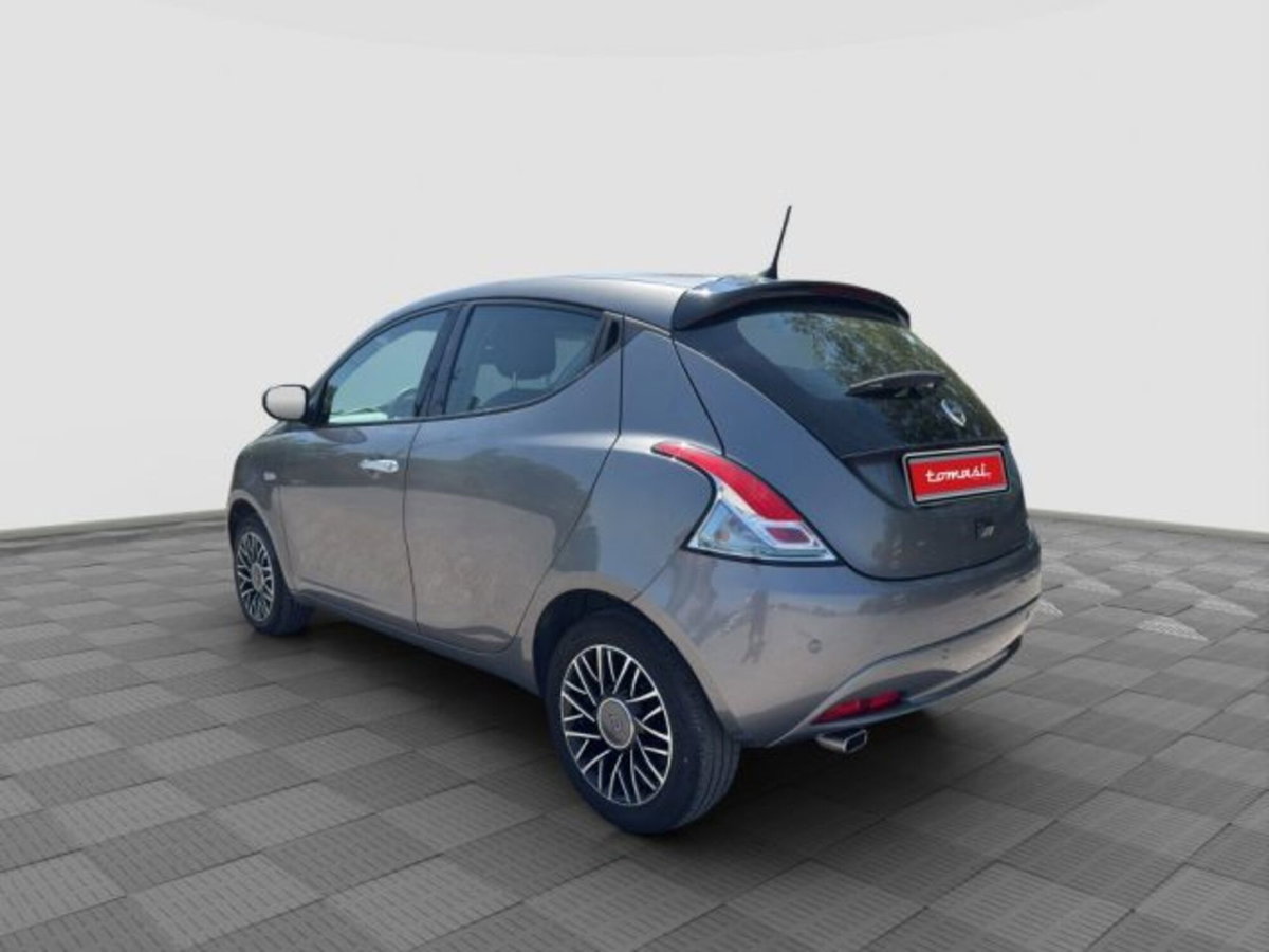 Lancia Ypsilon 1.0 FireFly 5 porte S&S Hybrid Gold Plus (3)
