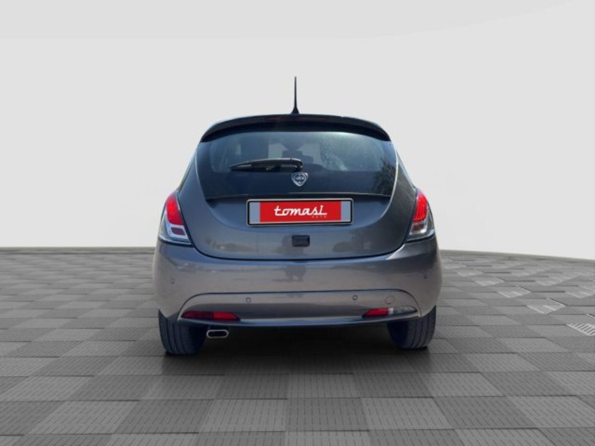 Lancia Ypsilon 1.0 FireFly 5 porte S&S Hybrid Gold Plus (4)