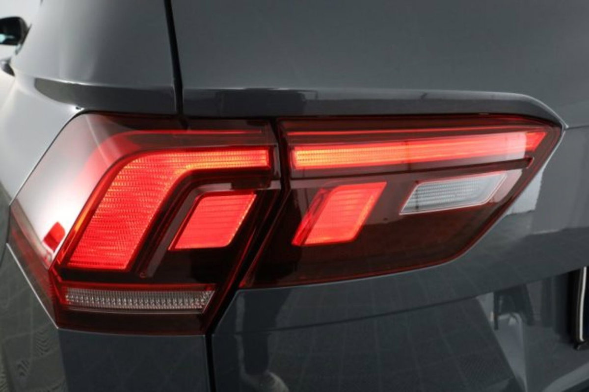 Volkswagen Tiguan 2.0 TDI 150 CV SCR DSG 4MOTION R-Line (10)