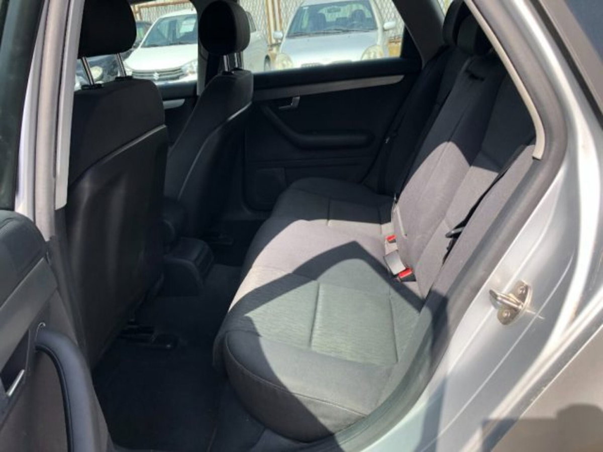 Audi A4 Avant 2.0 16V TDI (9)