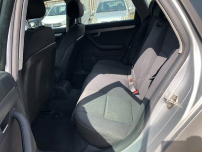 Audi A4 Avant 2.0 16V TDI (9)
