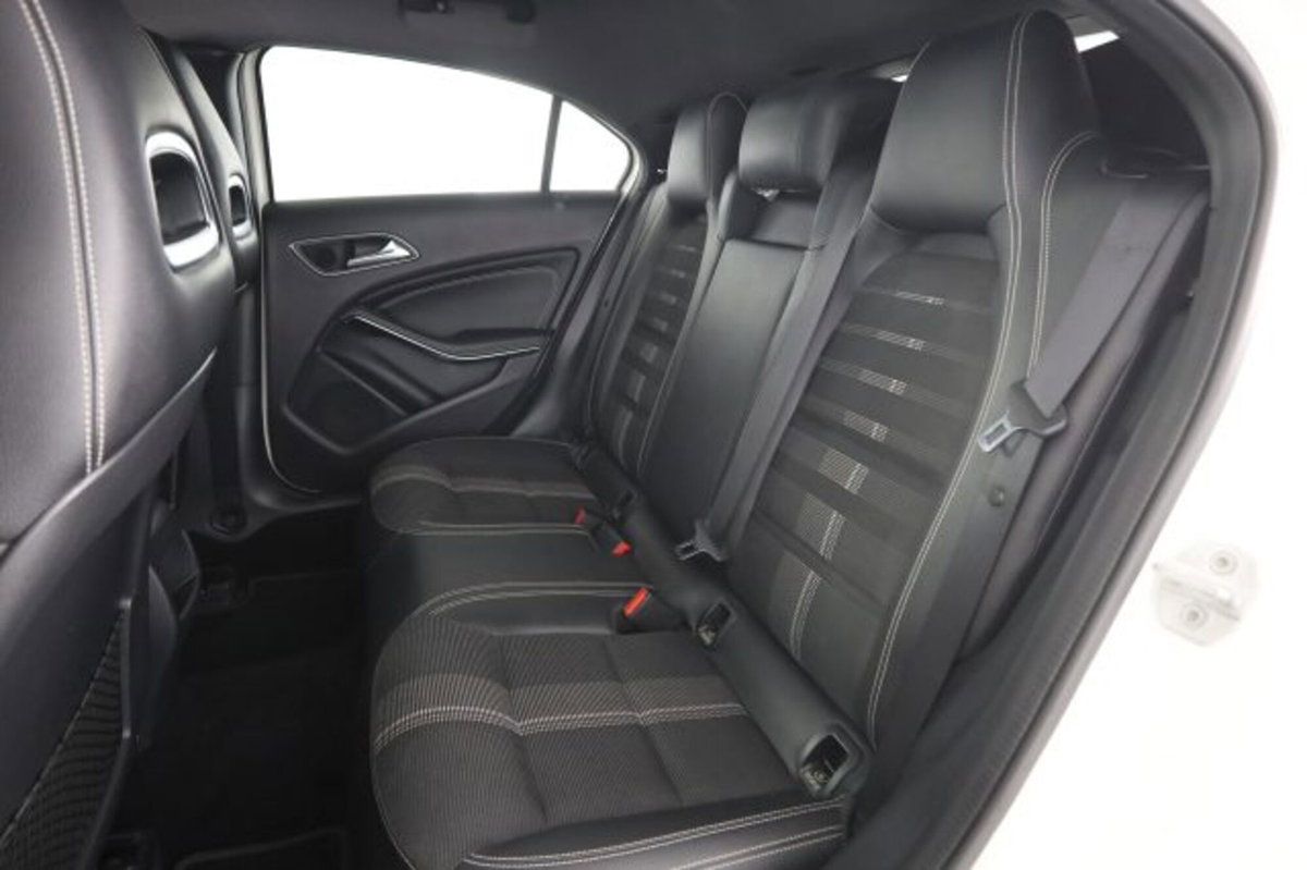 Mercedes-Benz Classe A 180 d Automatic Sport (2)