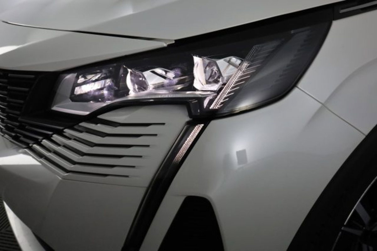 Peugeot 3008 BlueHDi 130 S&S EAT8 GT Pack (9)
