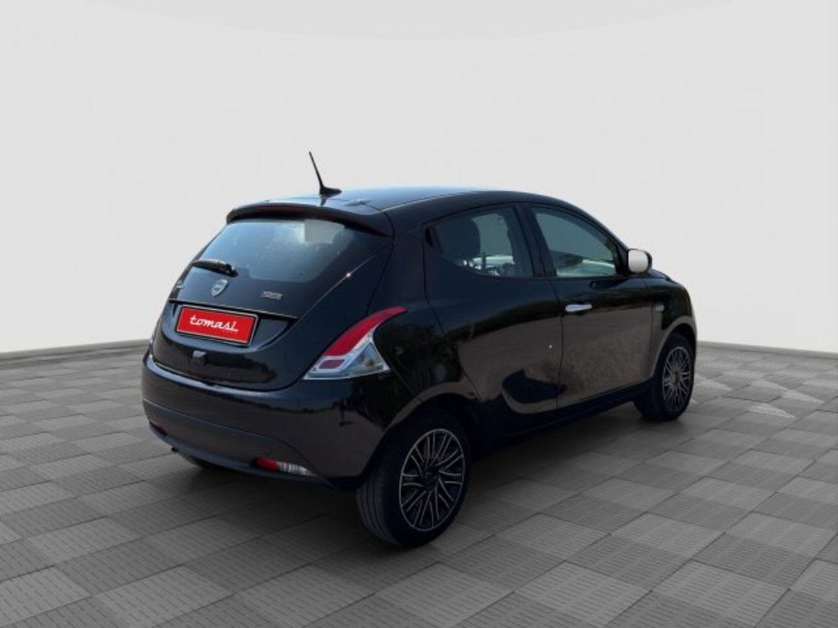 Lancia Ypsilon 1.0 FireFly 5 porte S&S Hybrid Ecochic Gold (5)
