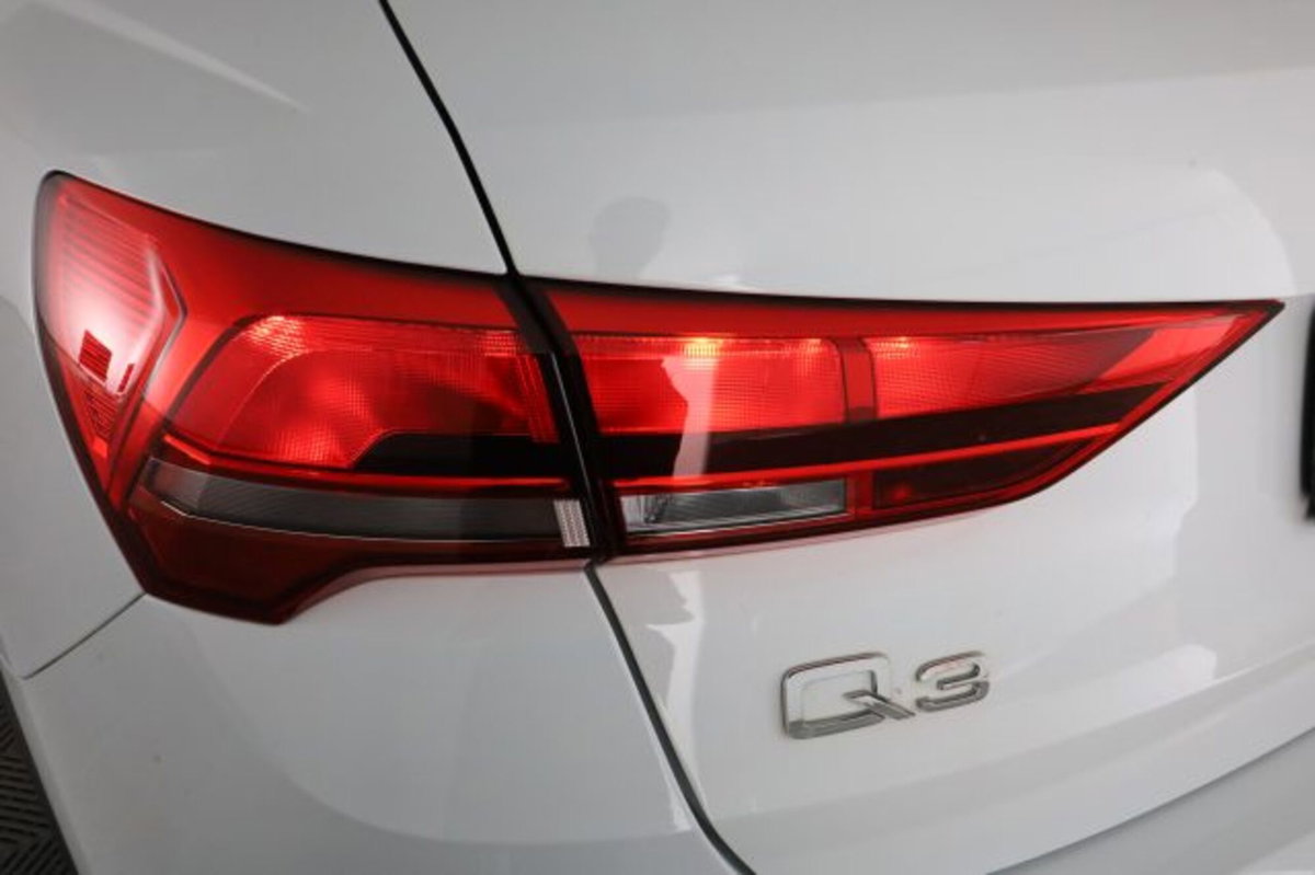 Audi Q3 35 TDI quattro S tronic Business (10)