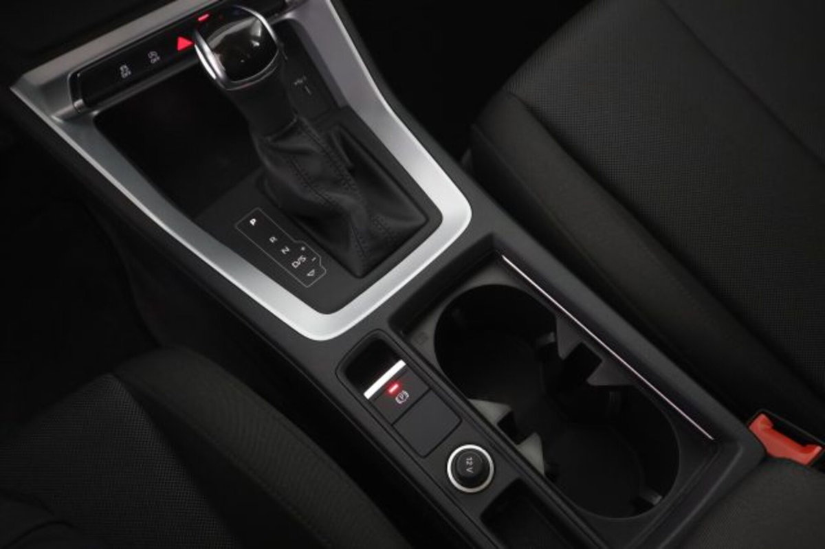 Audi Q3 35 TDI quattro S tronic Business (13)