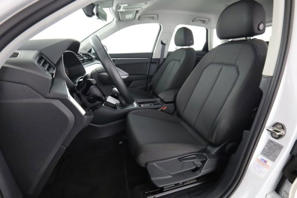 Audi Q3 35 TDI quattro S tronic Business (2)