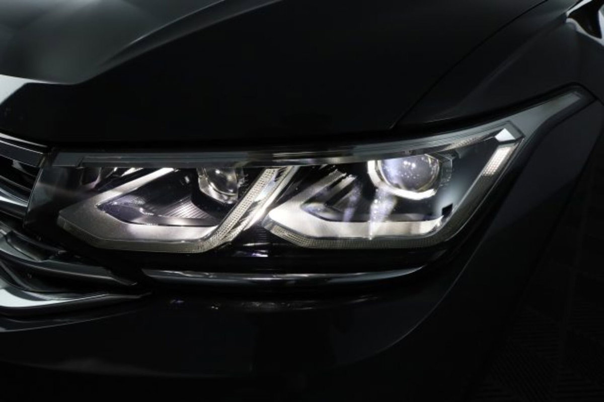 Volkswagen Tiguan 2.0 TDI 150 CV SCR DSG 4MOTION R-Line (9)