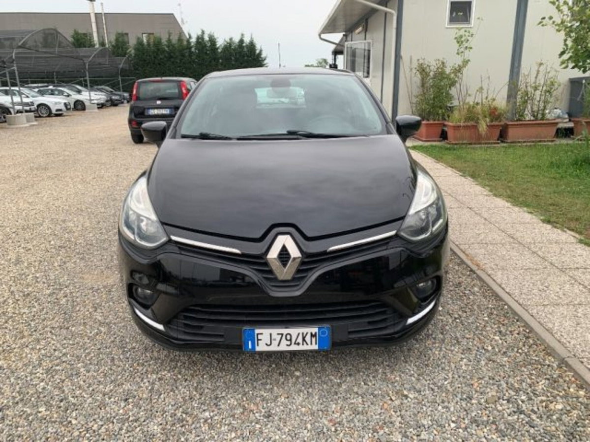 Renault Clio 1.2 75CV 5 porte Intens (2)