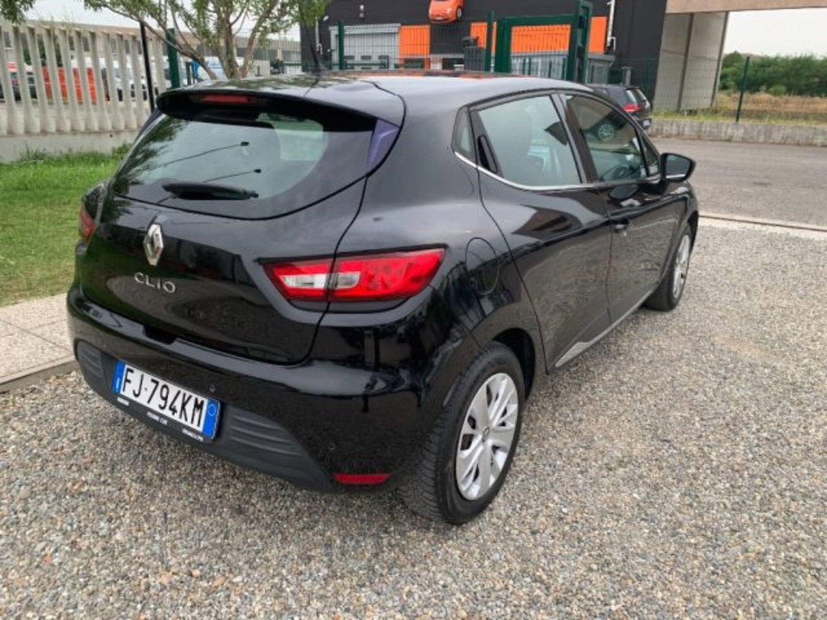 Renault Clio 1.2 75CV 5 porte Intens (5)