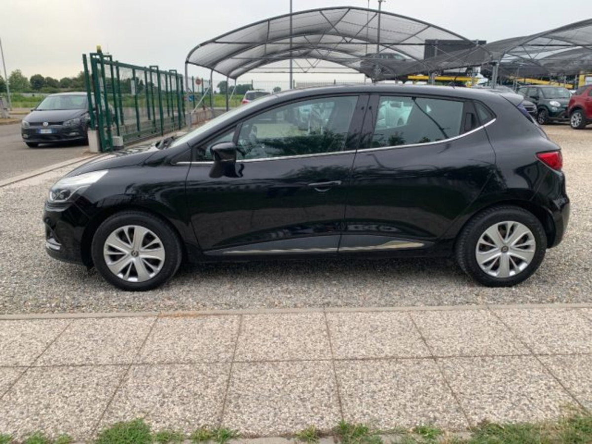 Renault Clio 1.2 75CV 5 porte Intens (8)