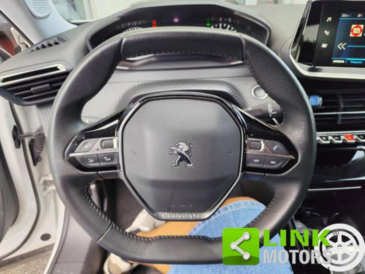 Peugeot 2008 PureTech 100 S&S Allure (8)