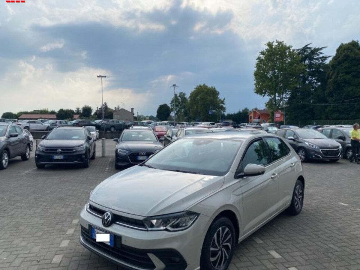 Volkswagen Polo 1.0 tsi Life 95cv (6)