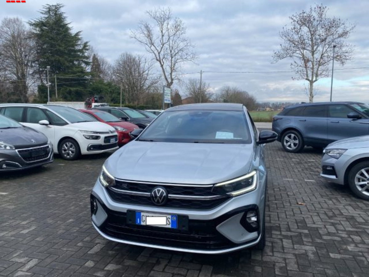 Volkswagen Taigo 1.0 tsi R-Line 115cv (2)