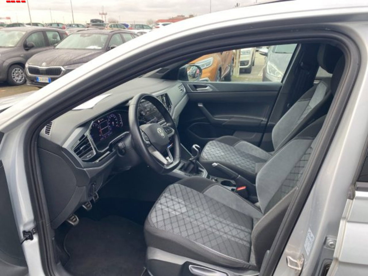 Volkswagen Taigo 1.0 tsi R-Line 115cv (7)