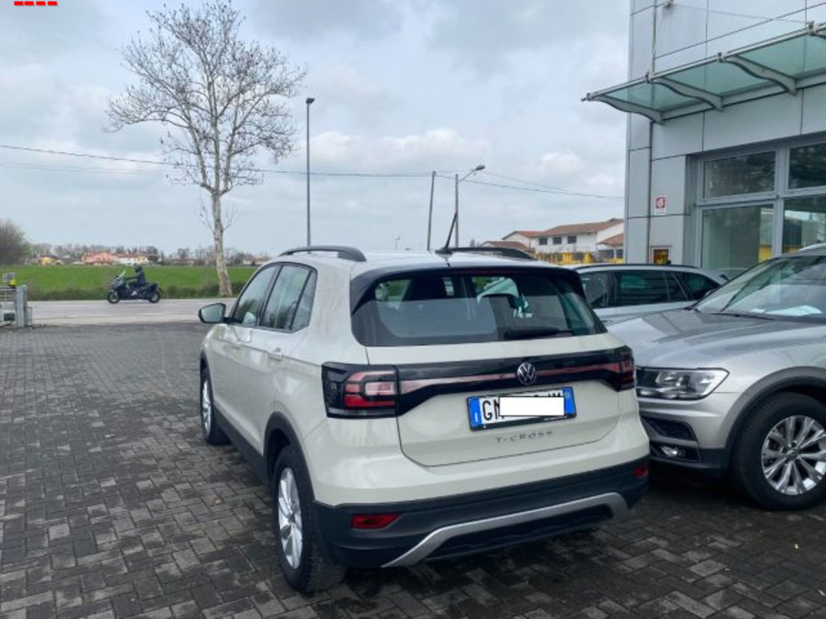 Volkswagen T-Cross 1.0 TSI 110 CV Sport (2)