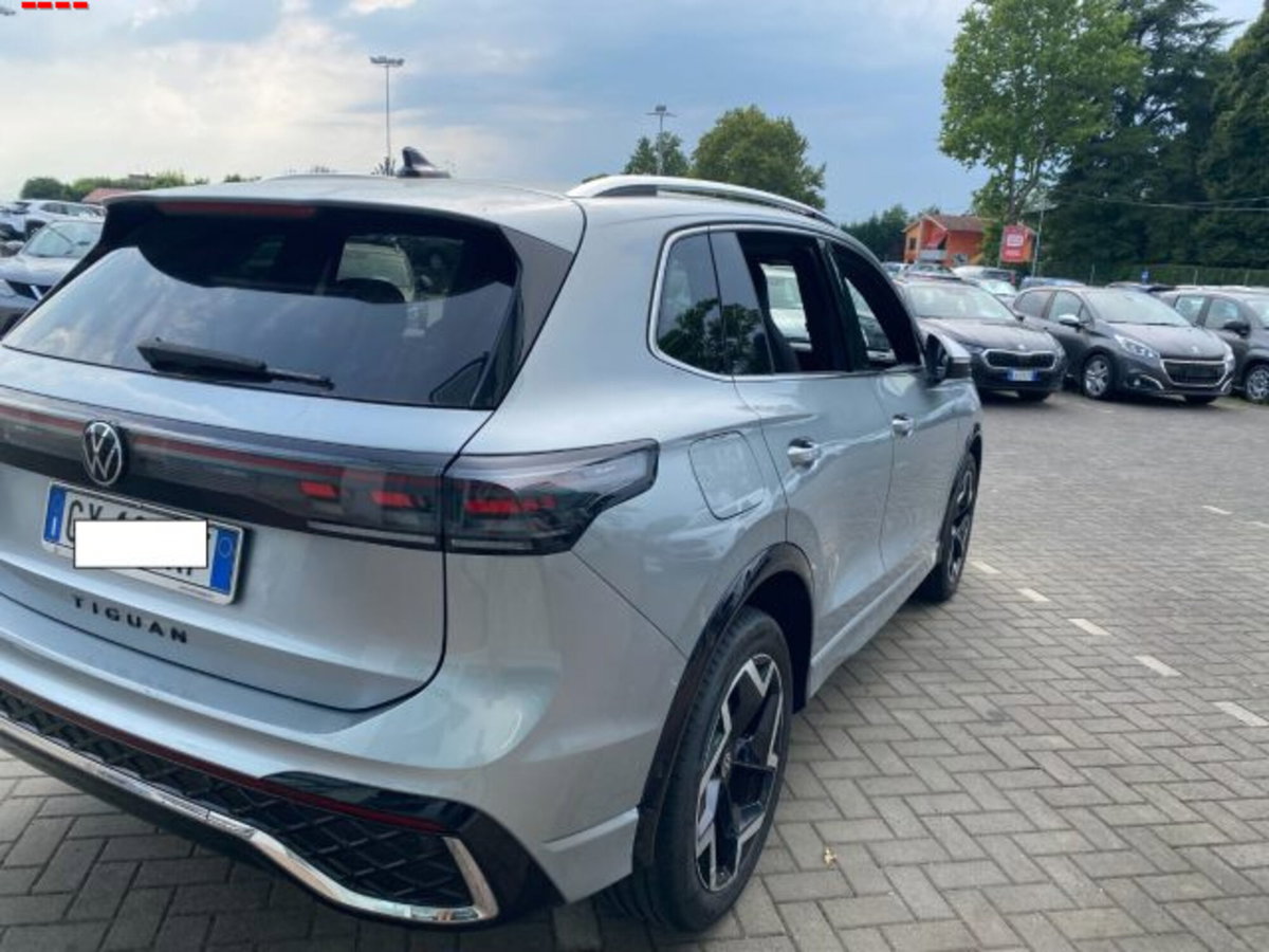 Volkswagen Tiguan Allspace 2.0 tdi R-Line 150cv dsg (6)