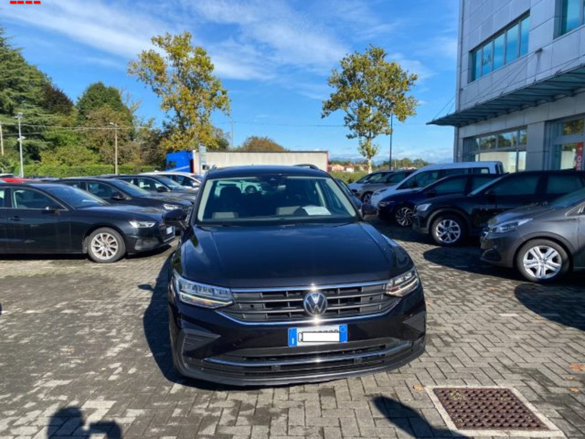 Volkswagen Tiguan 2.0 TDI 150 CV SCR DSG 4MOTION Life (2)