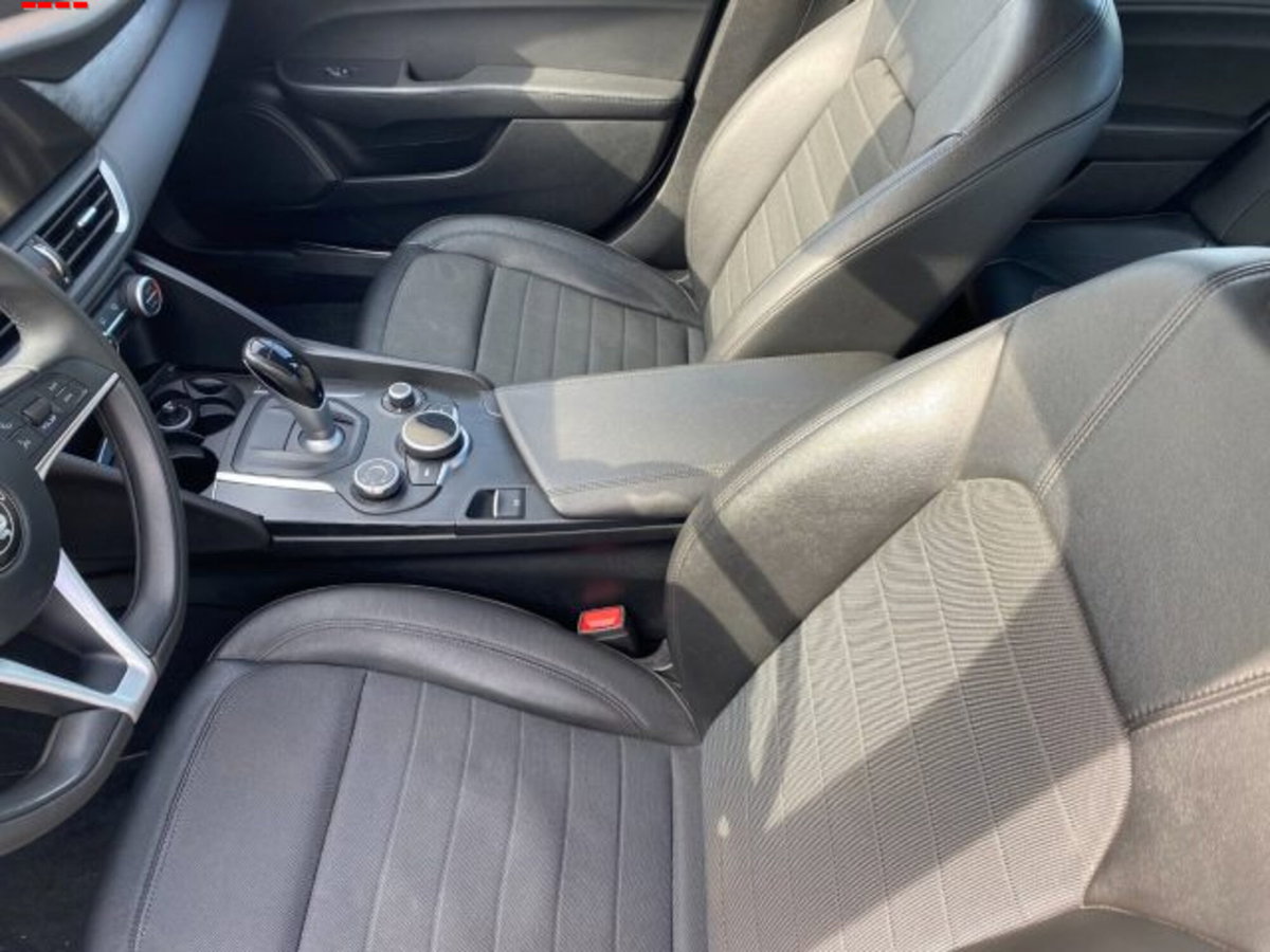 Alfa Romeo Giulia 2.2 Turbodiesel 180 CV AT8 Super (10)