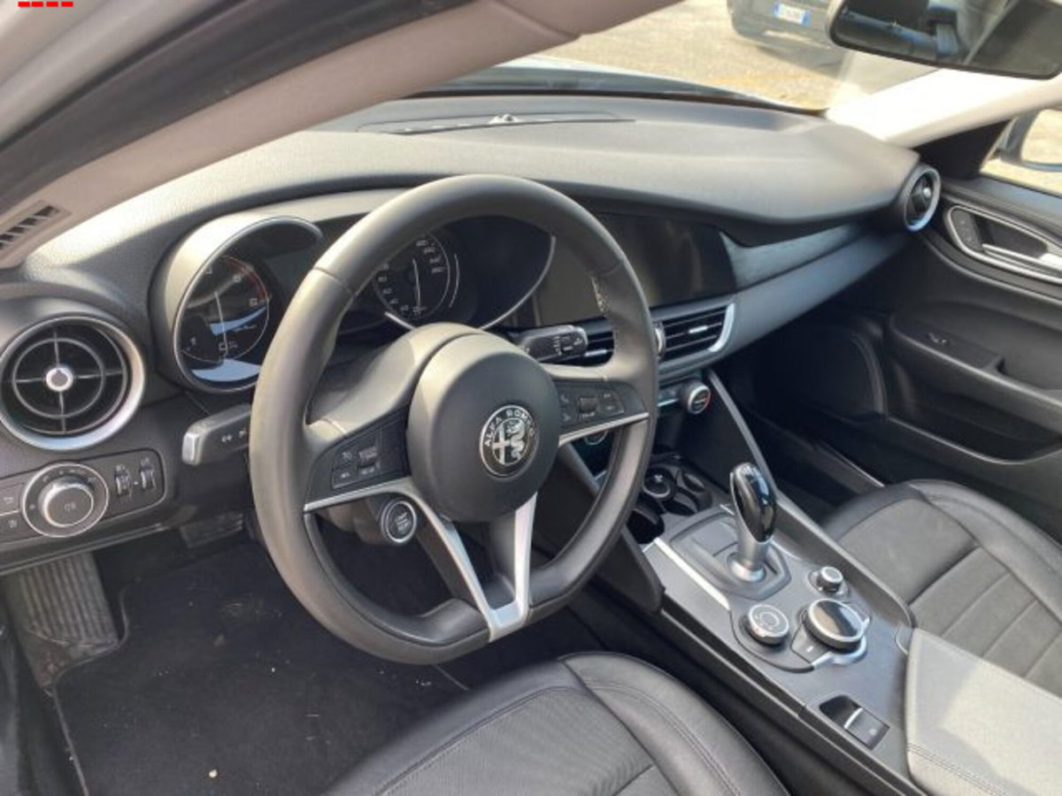 Alfa Romeo Giulia 2.2 Turbodiesel 180 CV AT8 Super (11)