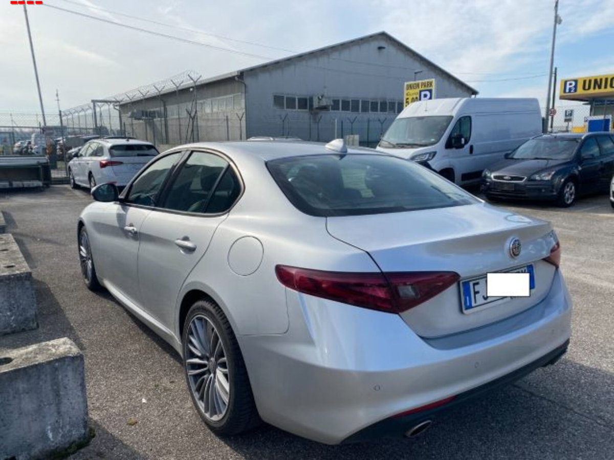 Alfa Romeo Giulia 2.2 Turbodiesel 180 CV AT8 Super (4)