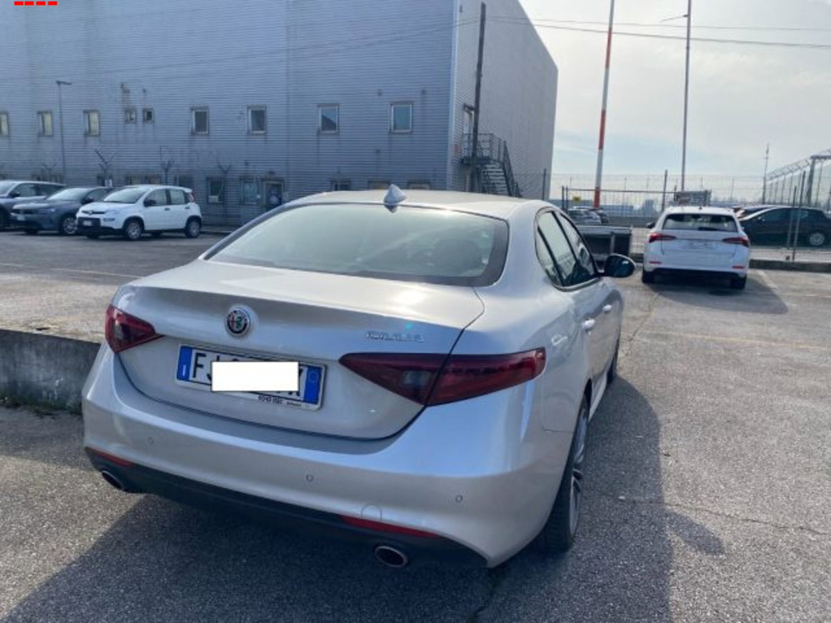 Alfa Romeo Giulia 2.2 Turbodiesel 180 CV AT8 Super (5)