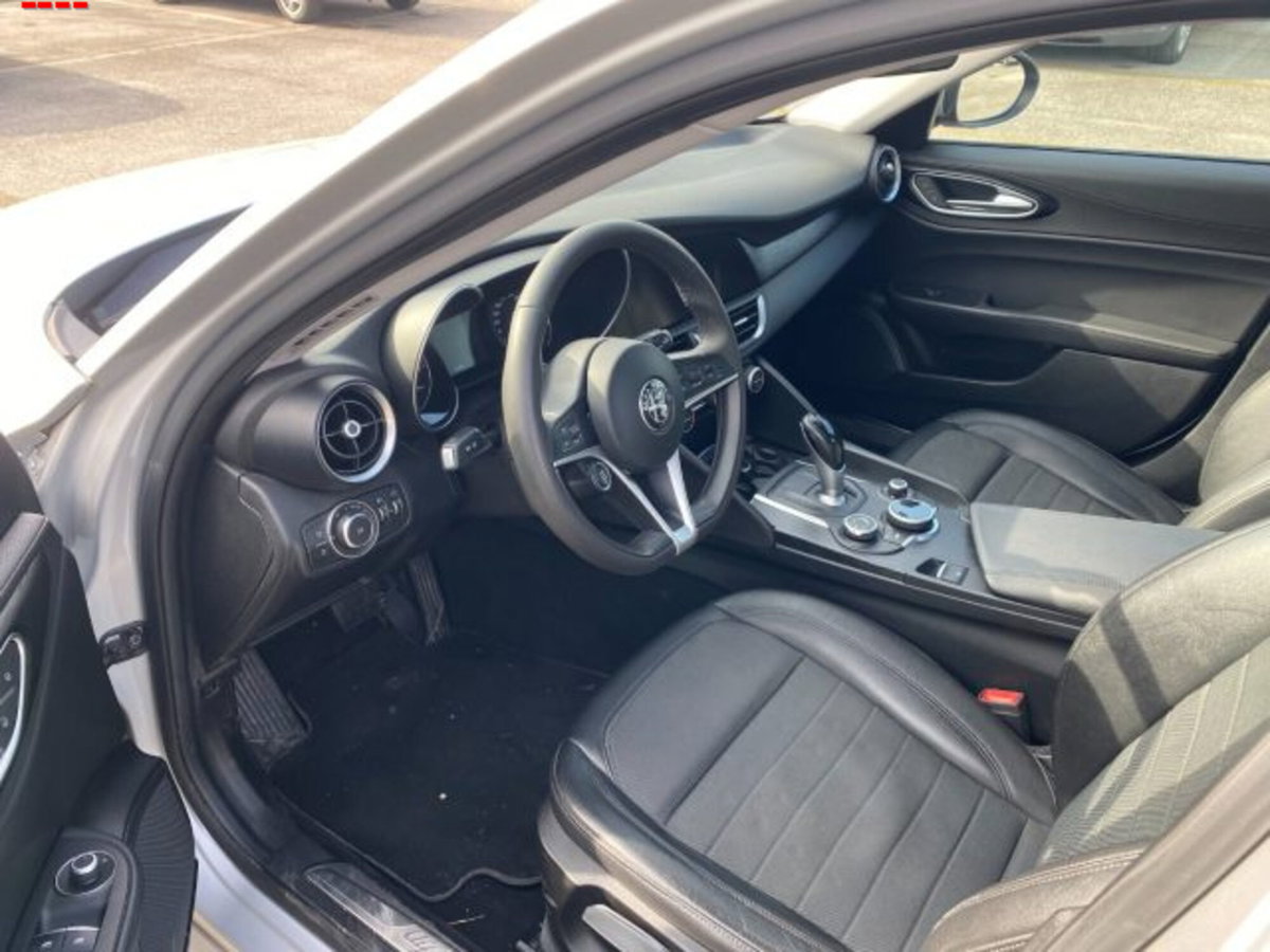 Alfa Romeo Giulia 2.2 Turbodiesel 180 CV AT8 Super (8)