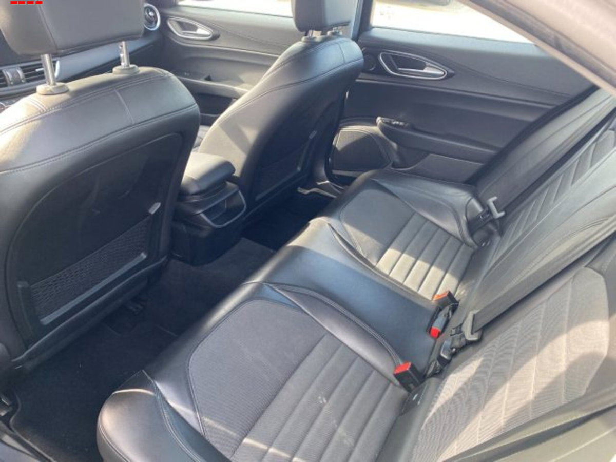 Alfa Romeo Giulia 2.2 Turbodiesel 180 CV AT8 Super (9)