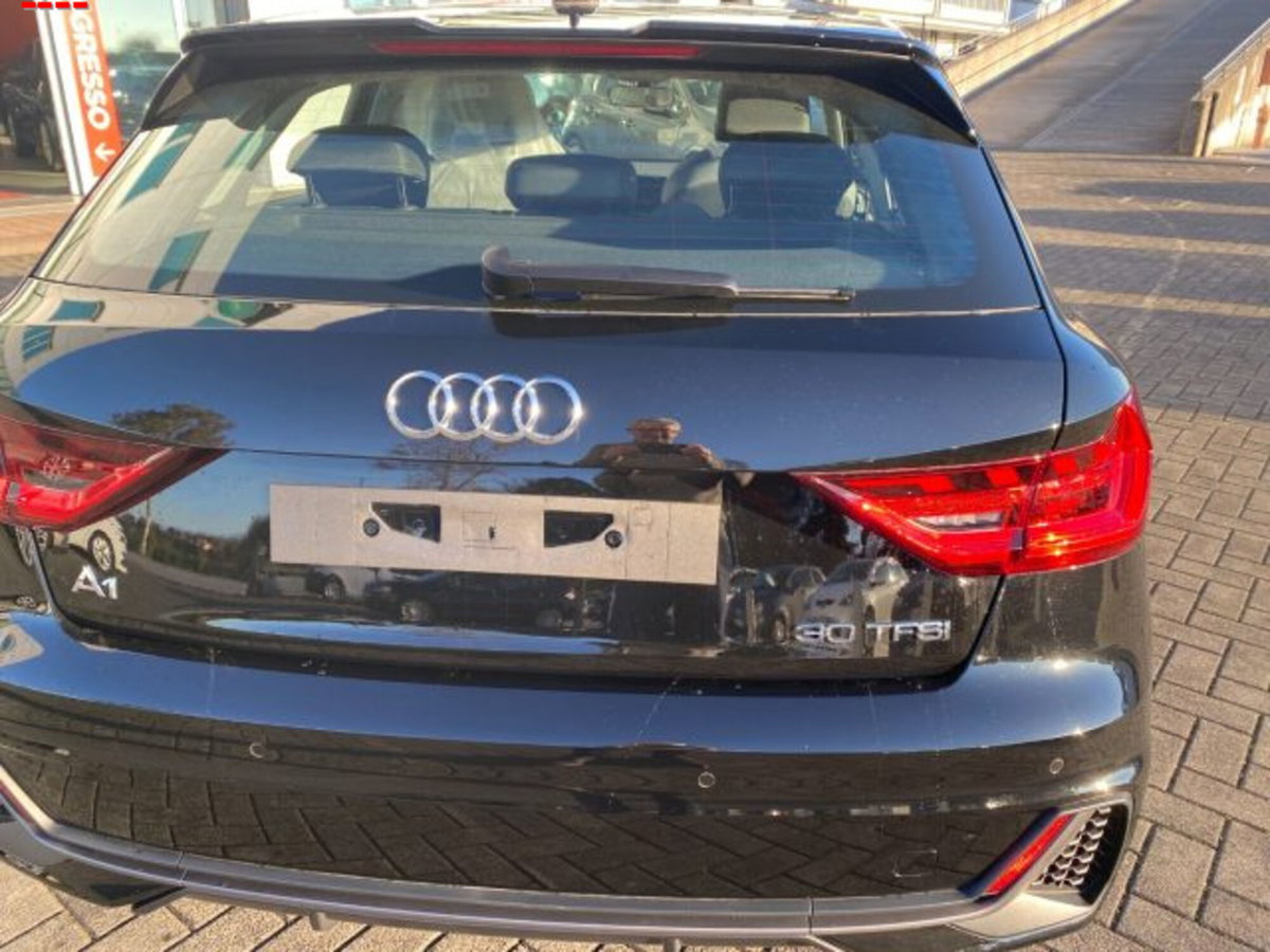 Audi A1 Sportback 30 TFSI Identity Black (5)