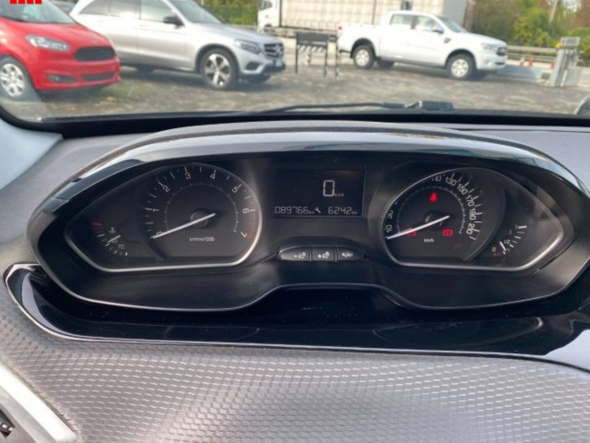 Peugeot 208 82 Stop&Start 5 porte Signature (12)