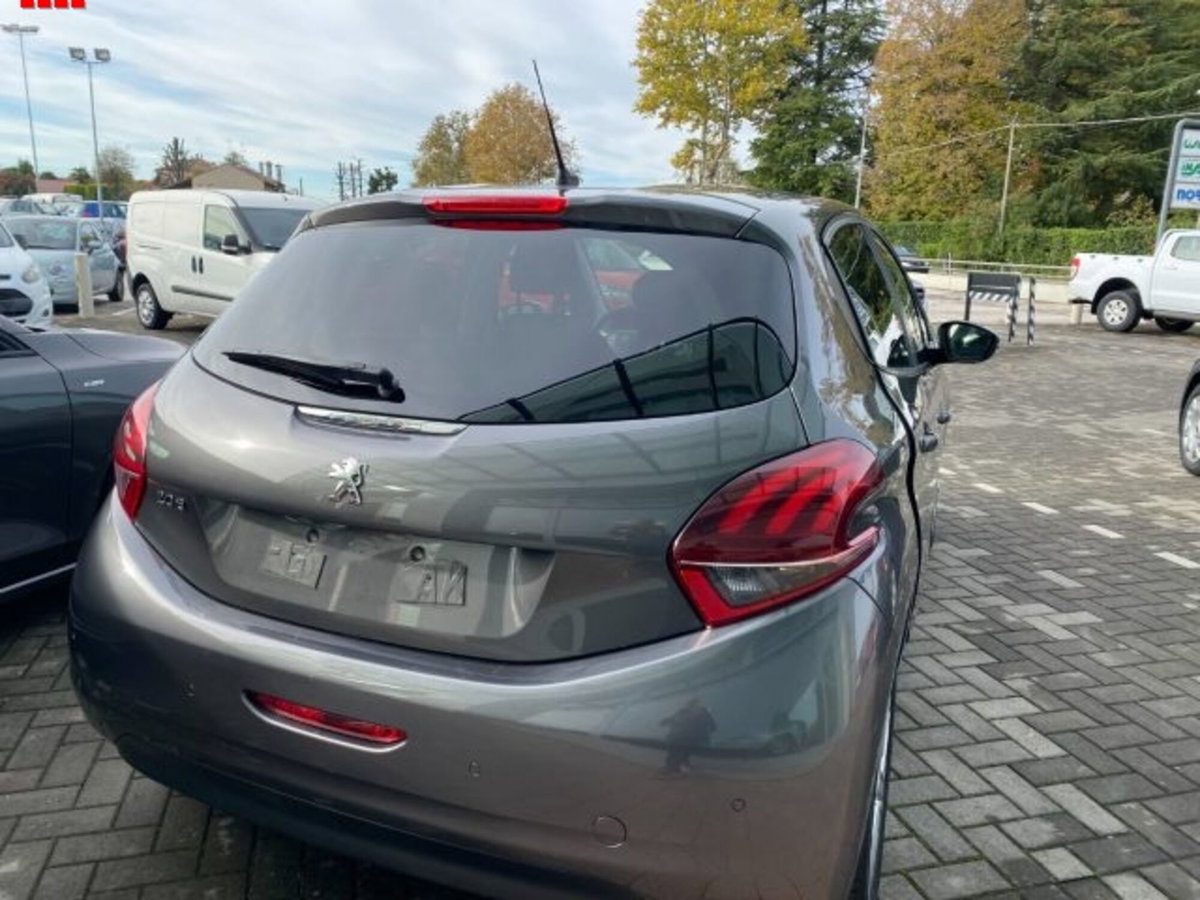 Peugeot 208 82 Stop&Start 5 porte Signature (6)