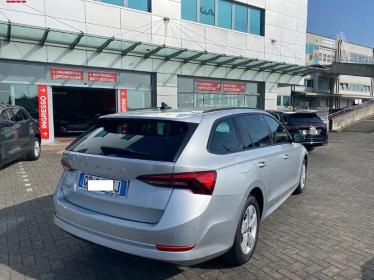 Skoda Octavia Station Wagon 2.0 TDI EVO SCR DSG Wagon Ambition (5)