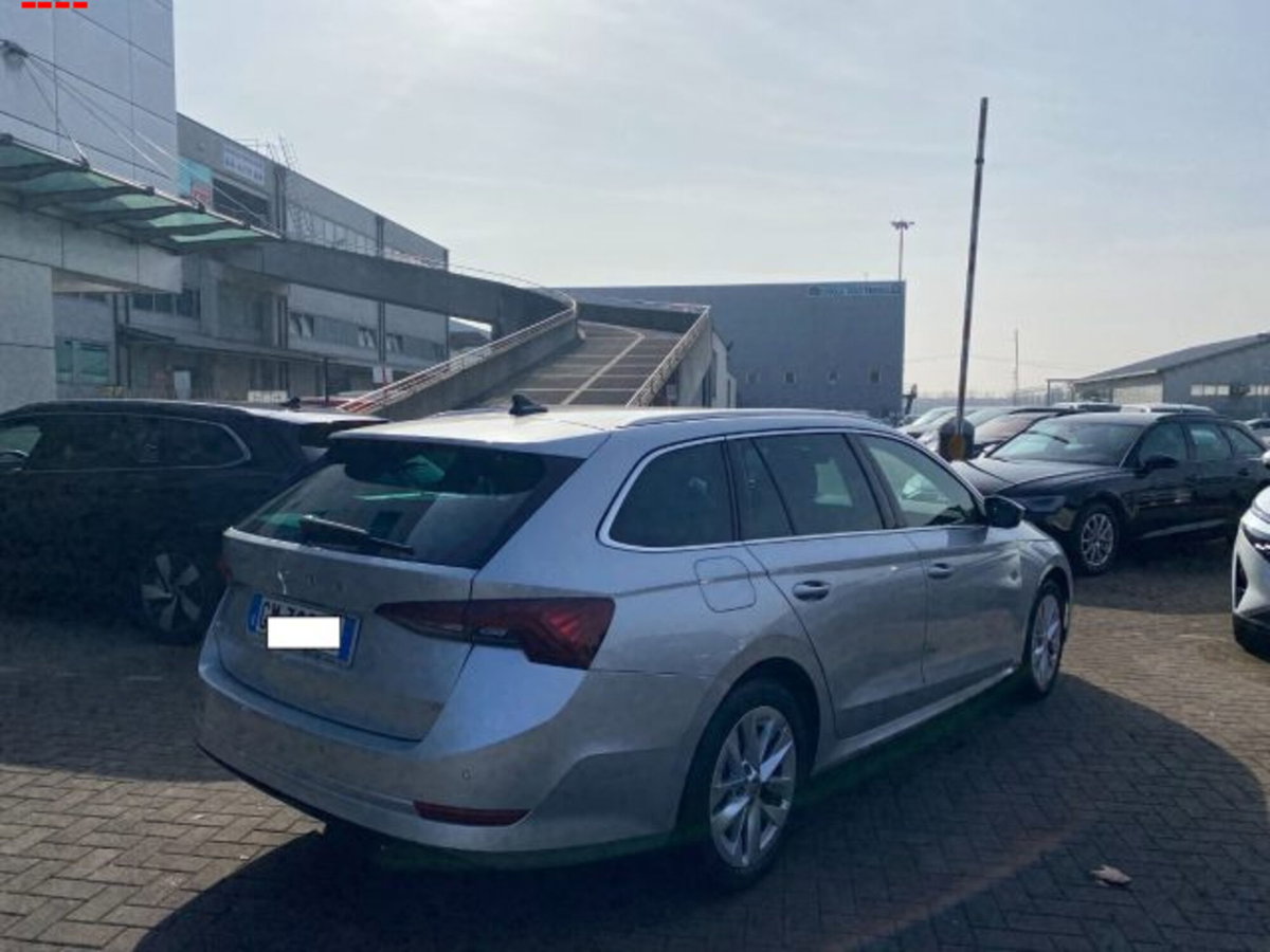 Skoda Octavia Station Wagon 2.0 TDI EVO SCR DSG Wagon Style (4)