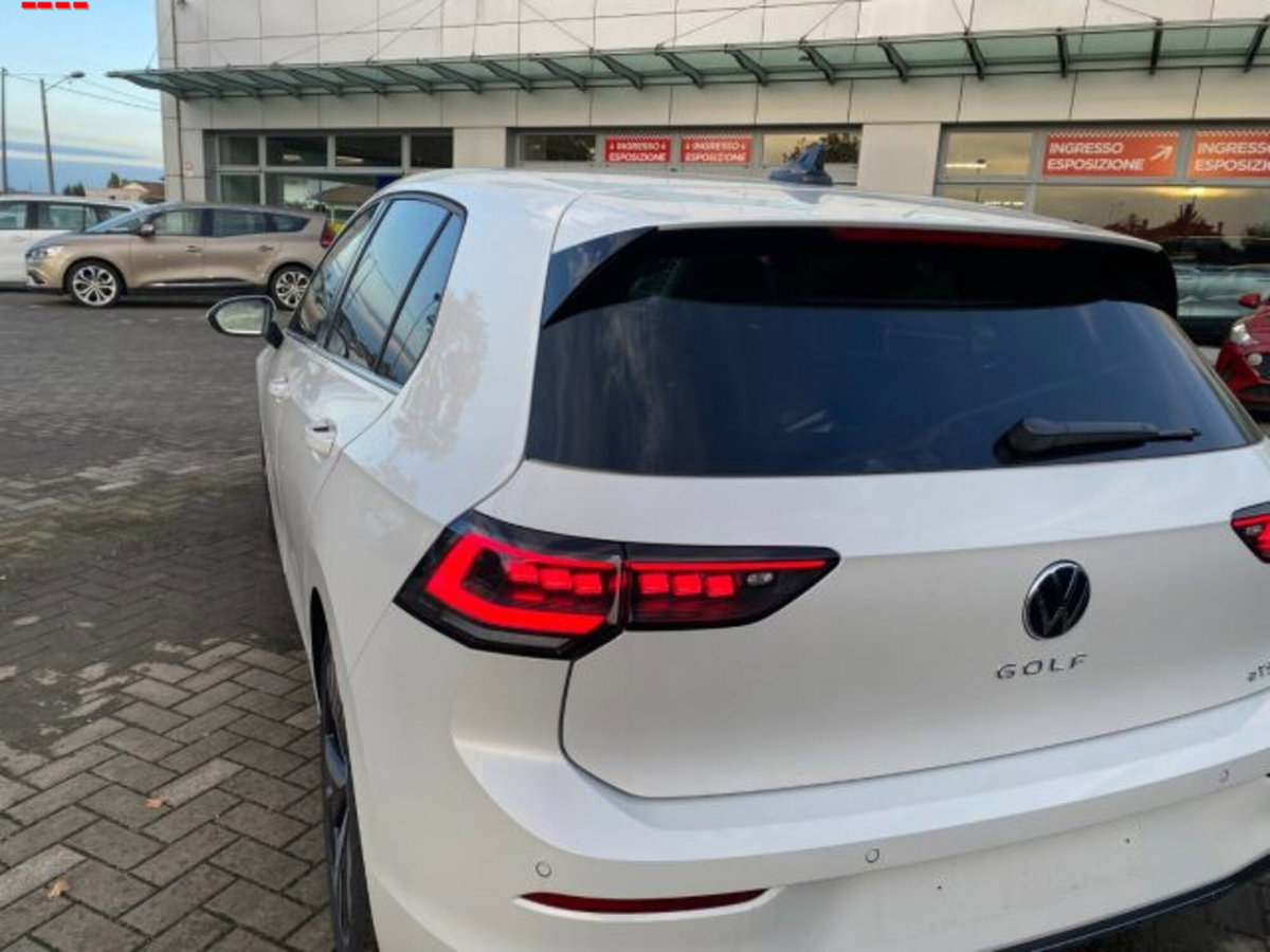Volkswagen Golf 1.5 eTSI 150 CV EVO ACT DSG Style (16)