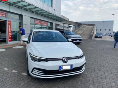 Volkswagen Golf Variant 2.0 TDI SCR DSG Life (2)
