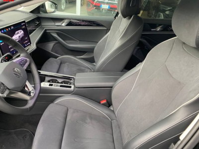 Volkswagen Passat 2.0 tdi scr R-Line 150cv dsg (9)