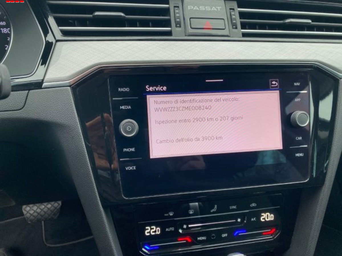 Volkswagen Passat Variant 2.0 TDI SCR EVO DSG Business (9)