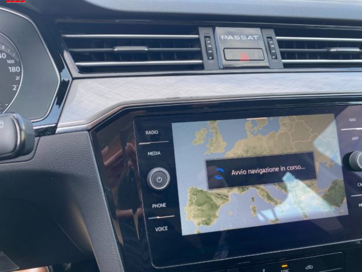 Volkswagen Passat Variant 2.0 TDI SCR EVO DSG Business (12)