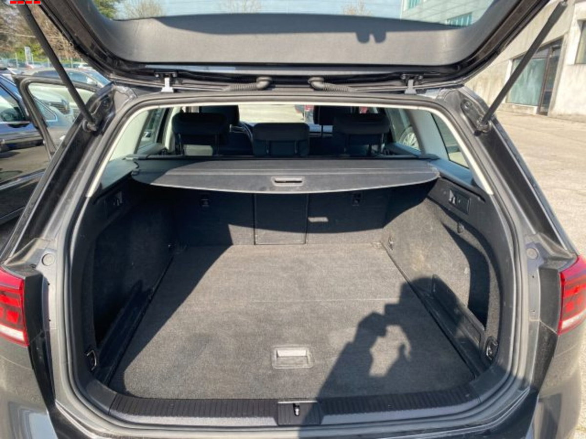 Volkswagen Passat Variant 2.0 TDI SCR EVO DSG Business (8)