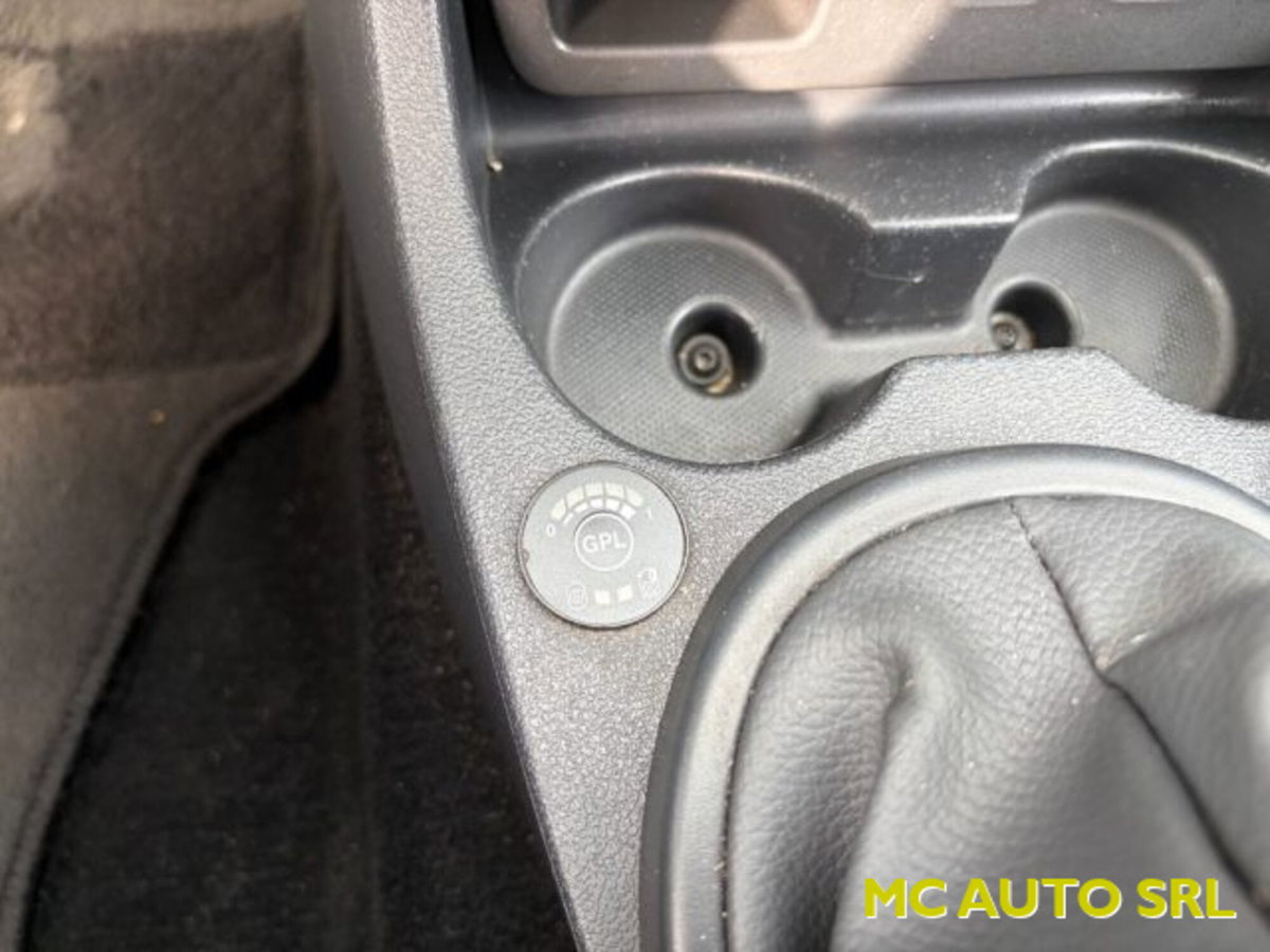 Dacia Duster 1.6 115CV Start&Stop 4x2 GPL Ambiance (12)