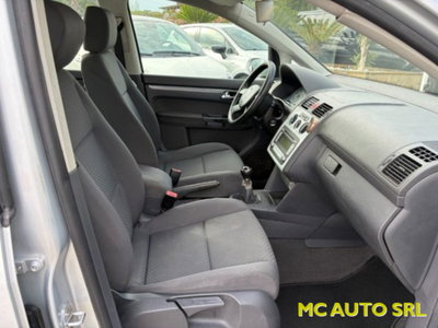 Volkswagen Touran TDI 105CV Highline (9)