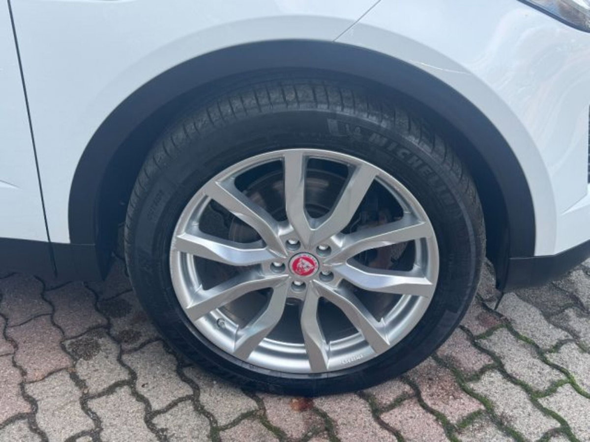 Jaguar E-Pace 2.0D 150 CV AWD aut. S (6)