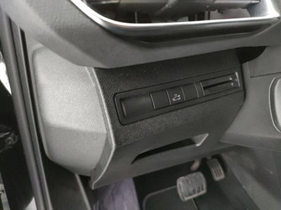 Peugeot 3008 BlueHDi 130 S&S EAT8 GT Line (6)